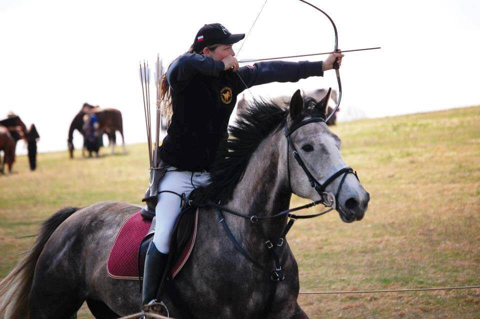 Ania na klaczy Eldetta podczas Międzynarodowych Zawodów Łucznictwa Konnego