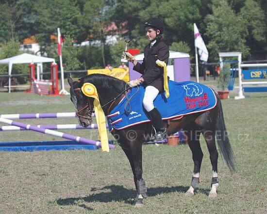 Aleksandra Dąbkowska i kuc Błyskawica podczas wygranego finału gr C