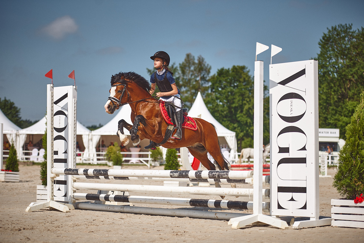 Skoki jeździeckie Młodzi Jeźdźcy