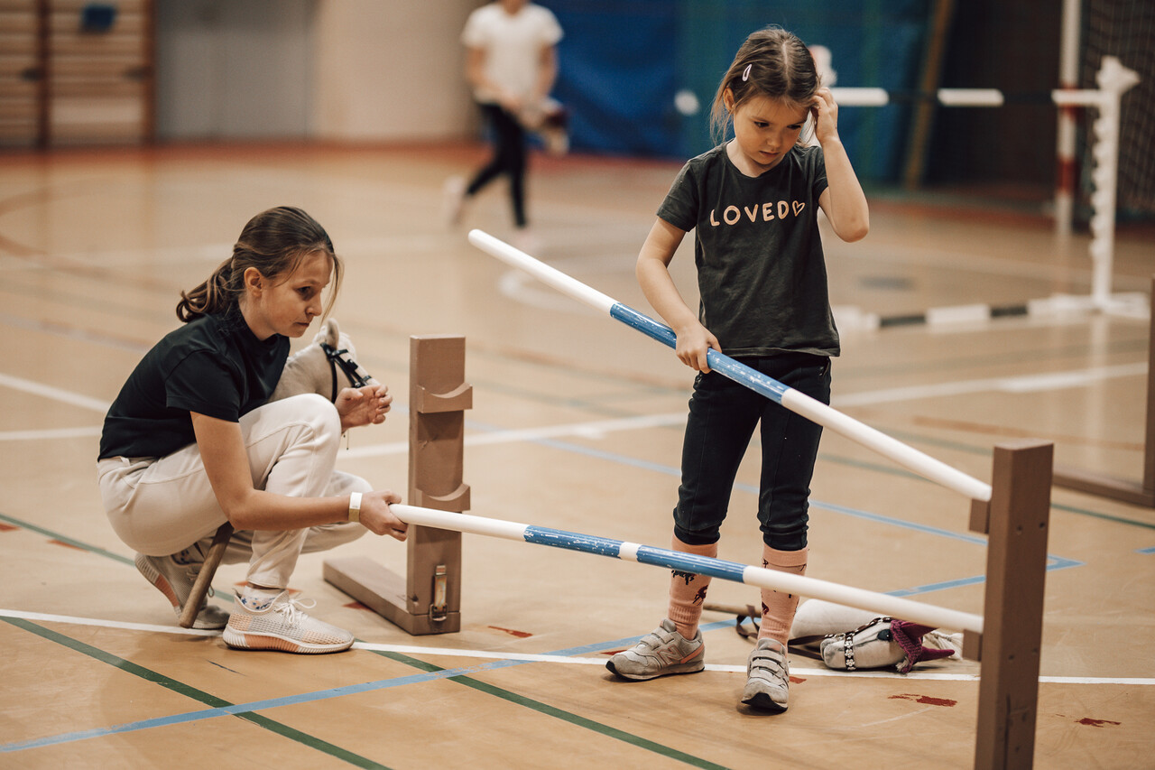 Ustawianie przeszkód na zawody Hobby Horse Cup