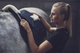 Gel pad or just saddle cloth - what to use while horseback riding? 